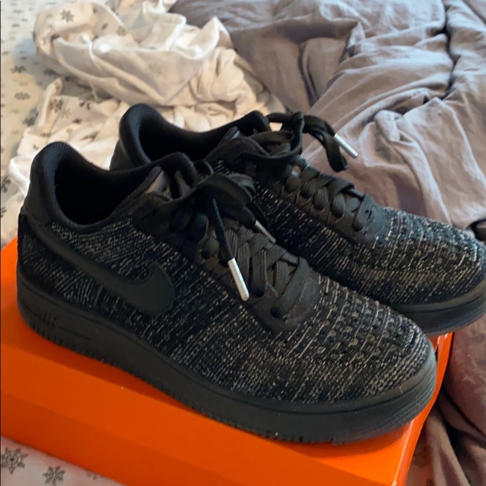 Black flyknit AF1’s
